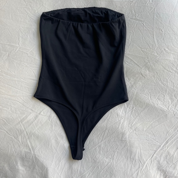 NWOT Aritzia Strapless Bodysuit - Picture 3 of 3